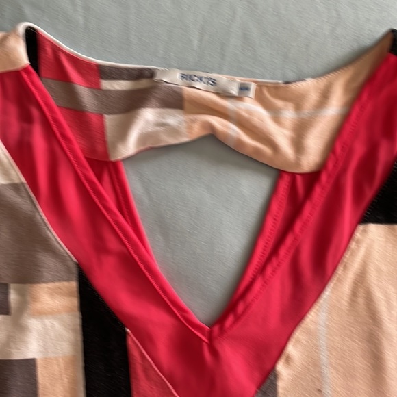 Ricki’s sleeveless summer top - Picture 2 of 5